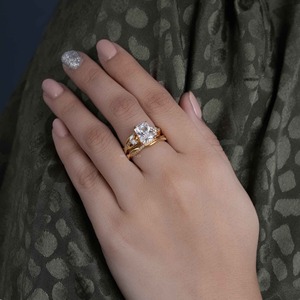 Conjunto de Anillo de Compromiso y Alianza de Diamantes Cultivados en Laboratorio con Certificación IGI, Estilo Lujoso, Radiantes y Retorcidos, con Oro de 14k - Product Image 3