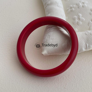 Brazaletes de resina tranquilos y elegantes para rituales de bienestar y autocuidado de Tradebyd - Product Image 5