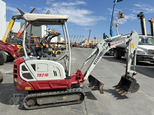 รถขุดขนาดเล็ก Takeuchi TB216 รถขุดตีนตะขาบ รถขุดไฮดรอลิกขนาดกะทัดรัดสำหรับงานก่อสร้าง - Product Image 1
