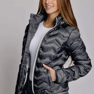 Manteau bouffant à capuche léger et résistant à l'eau Essentials pour femme (disponible en taille plus) - Product Image 2