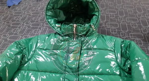 Veste légère à bulles matelassée brillante pour femmes avec logo personnalisé - Product Image 3