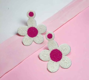 Pendientes bordados hechos a mano con cuentas de semillas, diseños étnicos ligeros para mujeres, artesanías hechas a mano, hermosa joyería para el Día de San Valentín - Product Image 2