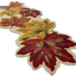 Chemin de table élégant en perles de rocaille faites à la main avec un design de broderie artistique Chemin de table perlé de bohème de luxe pour le style à la maison - Product Image 3