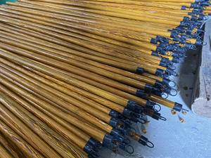 Bâton de balai en bois enduit de PVC 120X2.2CM du fabricant du Vietnam et pelle à poussière Kit de nettoyage à domicile tête de poils en plastique sac emballé bon marché - Product Image 6