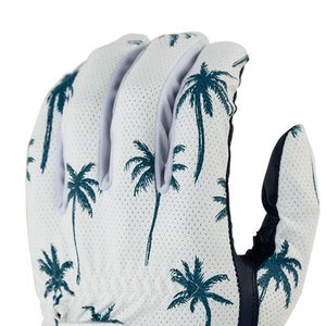 Gants de golf fabriqués au Pakistan, conçus pour le confort et le contrôle, utilisant un tissu doux et flexible pour les séances sur le parcours. - Product Image 4