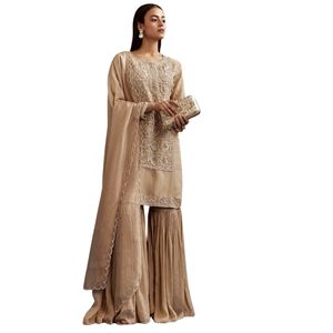 Lentejuelas beige y Cutdana Kurta con Sharara y Organza Dupatta para bodas Fiestas Recepción festiva y celebraciones culturales - Product Image 3