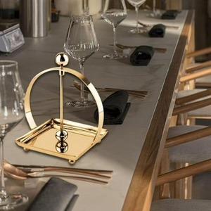 Porte-serviettes en métal élégant fait à la main artistique Durable poli conteneur parfait pour la cuisine de restaurant et l'installation de petit déjeuner - Product Image 5