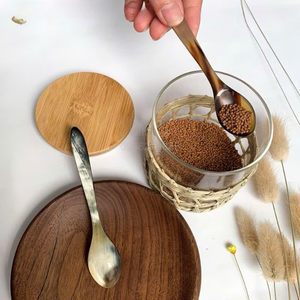 Elaborada con cuerno de Búfalo, Esta cuchara es ideal para té o especias. Una adición única, ecológica y elegante para su cocina - Product Image 4