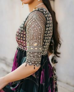 Belle robe de soirée et Dupatta avec fil avec séquence avec bordure en dentelle - Product Image 6