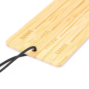 Etiqueta de Equipaje Personalizada de Bambú Dione, Porta Identificaciones y Accesorio Personalizable - Product Image 2