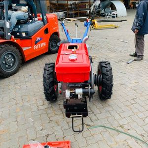 Tracteur à chenilles Volvo 10 HP 2 roues motrices avec boîte de vitesses et moteur pour usage agricole - Prix avantageux Garantie de 2 ans - Product Image 3