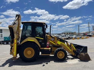 Chargeuse-pelleteuse tractable Caterpillar 428 de qualité supérieure, poids opérationnel de 12 tonnes, surveillance à distance, performances et fiabilité inégalées, cœur de la machine - Product Image 4