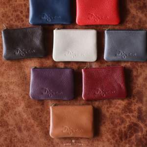 Pochette en cuir classique de poche portefeuille à fermeture éclair artisanale pour pièces de monnaie et essentiels faits à la main d'Indonésie - Product Image 6