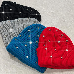 Bonnet en strass scintillant élégant bonnet de crâne en tricot chaud pour les femmes à la mode accessoire de mode d'hiver parfait pour les fêtes - Product Image 2