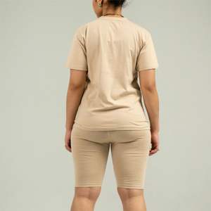 Ensemble short et t-shirt de motard assorti en deux pièces pour femmes-Parfait pour les tenues décontractées, les entraînements et les activités de plein air - Product Image 6