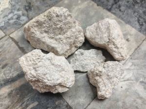 Mineral de Pirofilita en Trozos para la Producción de Porcelana Eléctrica y Aislantes con Alta Resistencia al Voltaje y Durabilidad - Product Image 3