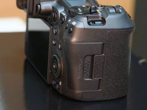 กล้อง EOS R5 Mark II รุ่นใหม่ล่าสุด ระดับมืออาชีพ ถ่ายภาพ 8K ฟูลเฟรม ช่องใส่การ์ดคู่ - Product Image 2