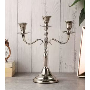 Nouvel arrivage Bougeoir décoratif pour la maison Candélabre de la plus haute qualité en métal argenterie Bougeoir à bas prix - Product Image 4