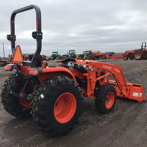 Nueva Kubota L3902HST 4WD con cargador Kubota LA526, pala de estilo SKID STEER de conexión rápida, Tractor de transmisión hidrostática de 3 rangos - Product Image 5