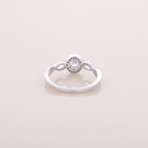 Bague en argent sterling 925 plaqué rhodium avec diamant de laboratoire de 0,447 ct serti griffe, design halo torsadé, certifiée IGI, bijou de fiançailles - Product Image 4