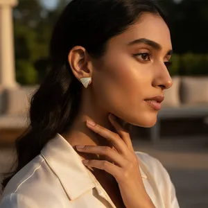 Pendientes de Aro de Latón Chapados en Oro de Moda con Circonita Cúbica para Joyería de Moda Femenina - Product Image 3