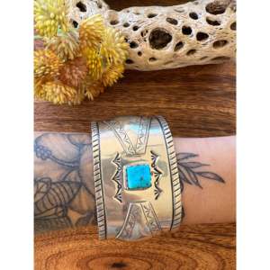 Navajo Handmade Kingman Turquoise & Sterling <b>Silver</b> <b>Cuff</b> <b>Bracelet</b> Fashionable Accessory - Product Image 2