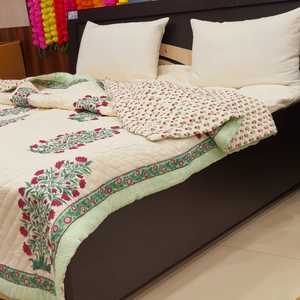Colcha Tradicional de Jaipur con Estampado a Mano, Cubrecama, Tamaño Queen, Relleno de Algodón, Lavable, para Uso Hotelero - Product Image 1