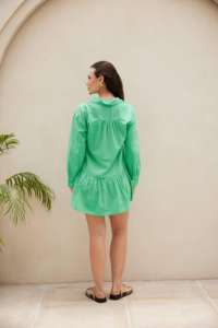 Paris Robe courte élégante Robe d'été en coton en tissu organique doux et aéré Idéal pour les femmes recherchant une coupe décontractée et un style intemporel - Product Image 3