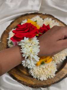 Cadeaux de Gajra Sangeet Haldi de grande fleur de rose parfumée au jasmin, Mehndi Ganey, Bracelets Gajra Mehndi Mayoon Kalire faveurs de mariage - Product Image 2