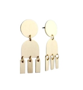 Pendientes Pieza de diseñador de moda Pendientes de metal Diseño de fundición Pendientes frescos para mujeres Accesorios de moda - Product Image 1