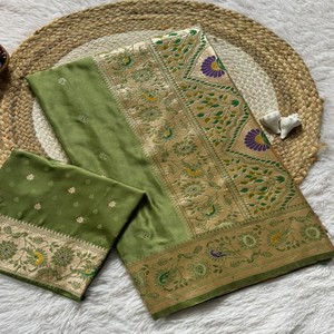 Sari VASTRA COTTAGE Premium de Satén Paithani en Satén Gajji Puro y Suave con Trabajo Zari Meena, Pallu de Pavo Real y Blusa a Juego - Product Image 1