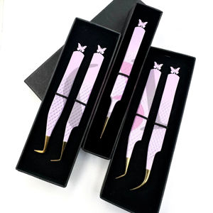 Pince à épiler d'extension de cils incurvée avec logo personnalisé Outil de beauté 90 et 45 degrés en poudre lilas avec isolation et découpe papillon - Product Image 1
