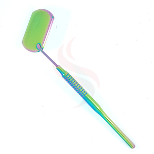 Pinzas de pestañas en forma de nube dorada con espejos Producto Premium - Product Image 2