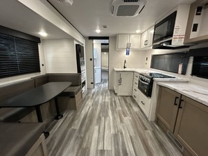 Used 2025 Jayco Jay F-l-i-g-h-t Slx 287BHS camping Truck ready for sale - Product Image 2