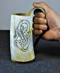 Taza de cuerno para beber ecológica de inspiración nórdica tradicional, vikinga jarra de cerveza única para café, té, accesorios de madera pulida - Product Image 2