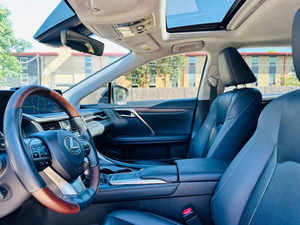 Véhicule d'occasion 2022 R X 350, faible kilométrage, transmission automatique, sièges en cuir, toit ouvrant panoramique, transmission intégrale, en vente - Product Image 3