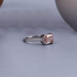 Luxueuse bague de mariage en or massif 10 carats East West Emerald Cut Lab Grown Pink Diamond Pave Setting Bague de fiançailles à la mode IGI - Product Image 3