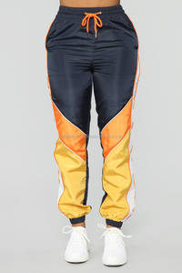 Conjunto Deportivo de Dos Piezas para Mujer, Talla Grande, Estilo Urbano, con Media Cremallera, Chaqueta Cortavientos de Poliéster y Pantalones Jogger - Product Image 4