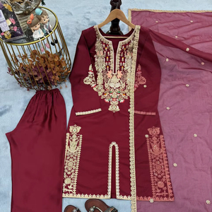 Lancement du nouveau pantalon en soie fantaisie naturelle avec ensemble de dupatta entièrement cousu. - Product Image 1