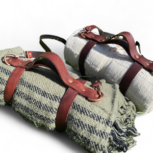 Nouveau porte-couverture de pique-nique extérieur durable réglable avec bracelet en cuir véritable élégant et logo personnalisable de ceinture pratique - Product Image 1