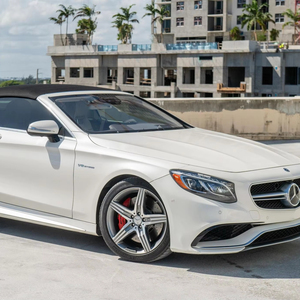 2017เมอร์เซเดส-AMG S63เบริโอเลต577แรงม้าเทอร์โบ V8น้ำหนักเบาภายในผ้าล่องเรือ
