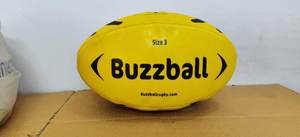 Ballon de rugby de taille 3 de haute qualité Matériau en caoutchouc durable à prise super forte pour les amateurs de sport - Product Image 4