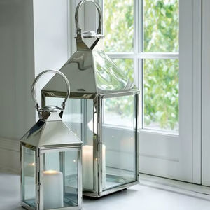 Farol de Acero Inoxidable Resistente con Portavelas Extraíble y Ventanas de Vidrio para Uso Seguro en Interiores y Exteriores - Product Image 1