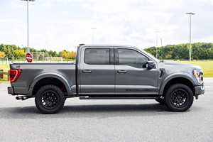 Ford F-150 XLT 4x4 2023, V8 suralimenté, modifications de performance, pack utilitaire pour la benne, à suivre - Product Image 4