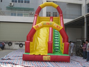 Tobogán inflable arcoíris para niños para escalar y deslizarse - Product Image 3