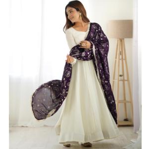 Conjunto de traje Anarkali de Ropa Étnica India elegante para fiesta de boda a la moda para mujer a los mejores precios - Product Image 1