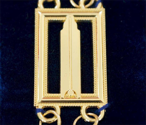 Collier à chaîne Lodge bleu plaqué or sur velours bleu Colliers à chaîne maçonniques à quantité minimale de commande basse - Product Image 2