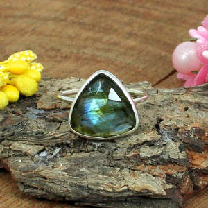 Wholesale 92.5 Sterling Silver Brilliant Cut Labradorite <b>Ring</b> Natural Gemstone with Color Change Effect <b>Jade</b> Material - Product Image 3