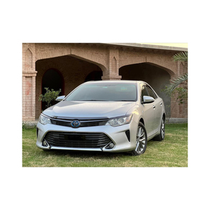 Sedán Toyota Camry diseñado para una conducción suave y cómoda con motor de bajo consumo, sistemas de seguridad avanzados e interior espacioso. - Product Image 3