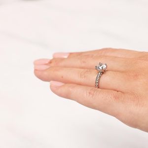 Bague de fiançailles solitaire en diamant taillé rond pour femme - Product Image 2